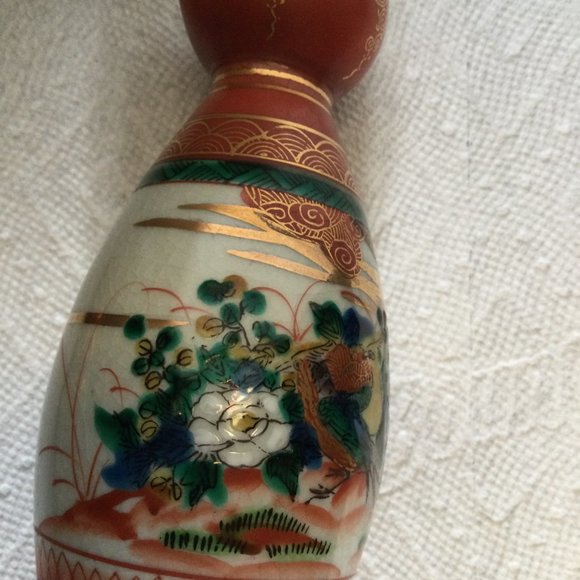 Vintage Pair of Japanese porcelain hand painted Sake bottles small floral signed - Picture 9 of 13